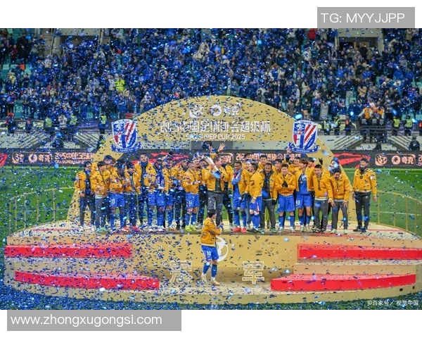 聚焦绿茵赛场璀璨足球明星的人生故事与荣耀时刻