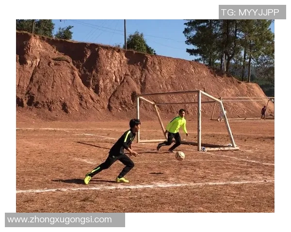 足球明星滚屏炫技精彩纷呈 揭秘赛场背后的训练与奋斗故事