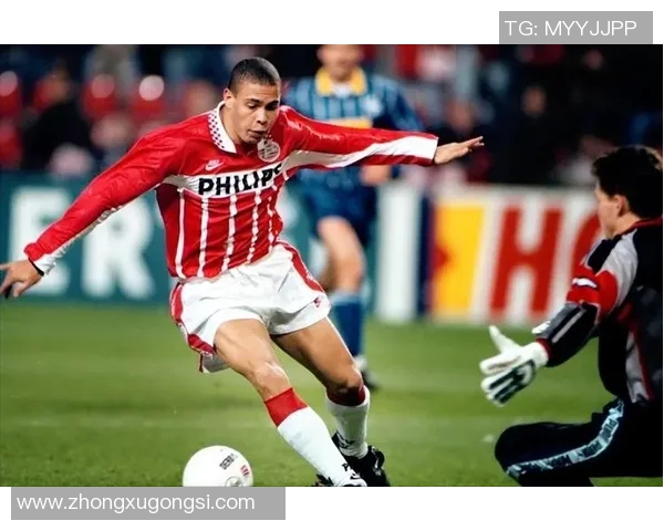 二十一世纪足球球星排名解析：全球足坛顶级球员成就与影响力对比